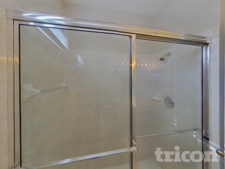 Building Photo - 6421 Fox Grape Ln