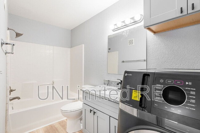 Building Photo - 1385 W University Ave