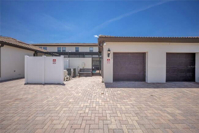 Building Photo - 2027 Majorca Dr