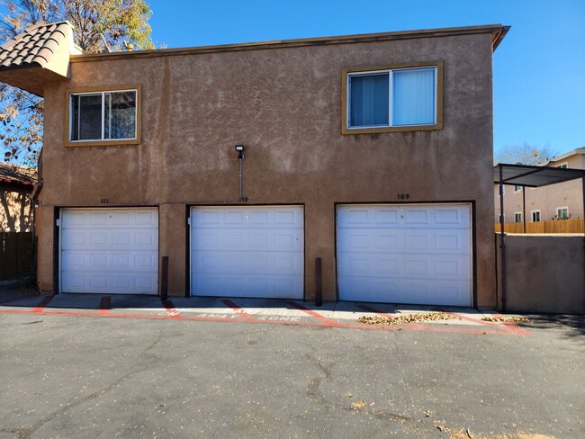 Building Photo - Upstairs end unit with a private entrance ...