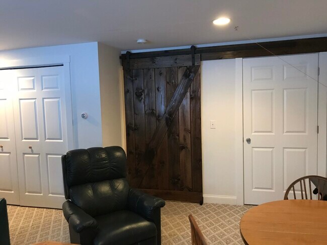 Building Photo - 562 New Hampshire Rte 103