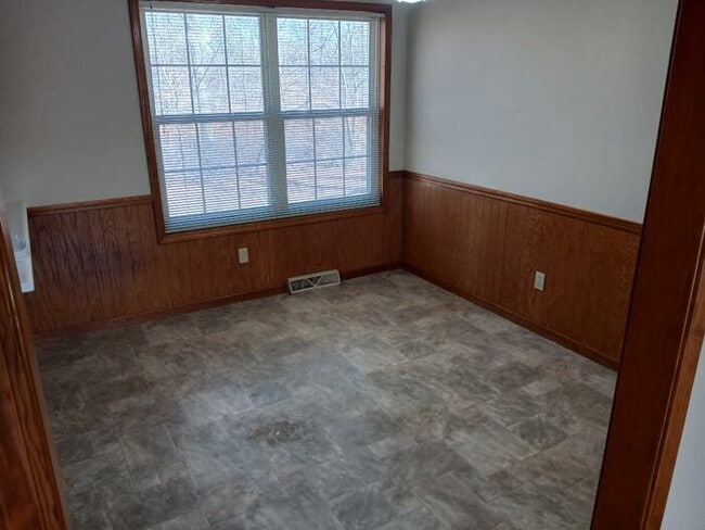 Building Photo - COMING SOON!!! 3 BEDROOM HOUSE!