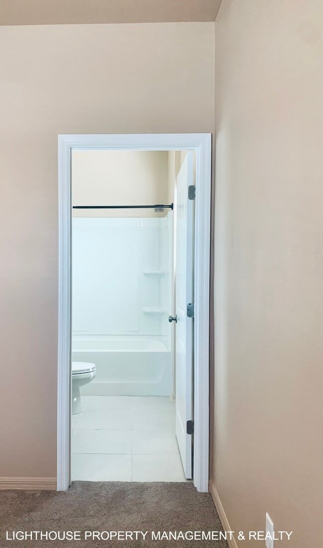 Building Photo - Charming, Newly Built 2 Bed/2.5 Bath Townh...