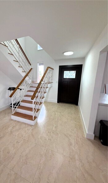 Building Photo - 6350 SW 139th Ct
