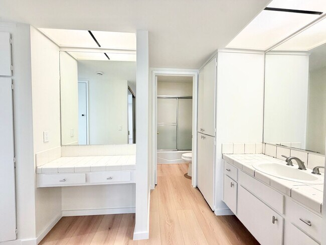 Building Photo - AVAILABLE NOW!! 1 Bedroom 1 Bathroom Condo in Palm Springs!