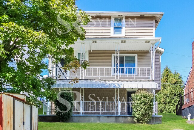 Building Photo - Beautiful 3BR 1.5BA Home