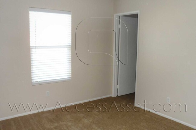 Building Photo - Beautiful Three Bedroom, Curb Appeal Home!