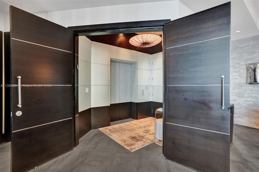 Building Photo - 16047 Collins Ave