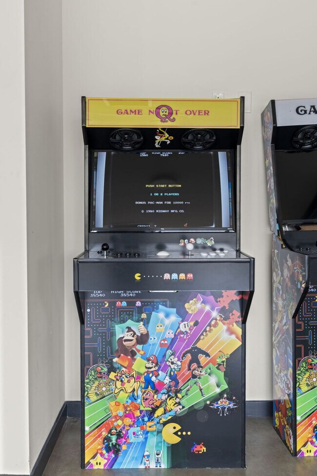 Building Photo - 501 N Perth St