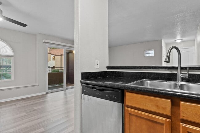 Building Photo - Stunning 3 bedrooms 2 full bathrooms first...