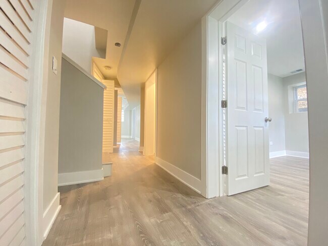 Building Photo - 4234 W Crystal St