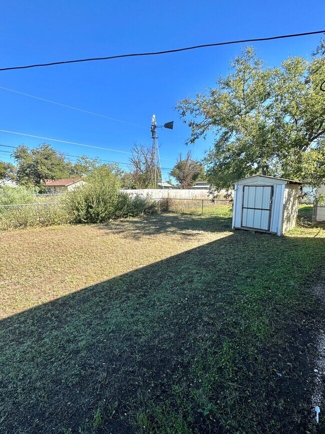 Building Photo - NOW AVAILABLE - 3 Bedroom Home + Fenced Ba...