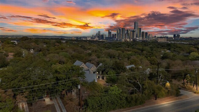 Building Photo - 1518 Parker Ln