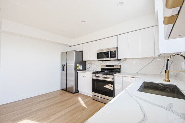 Building Photo - 1638 S Longwood Ave