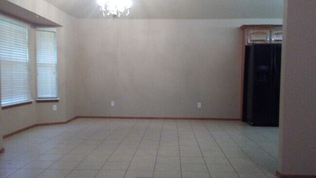 Building Photo - 3 bedroom 2 bath home in NW Norman