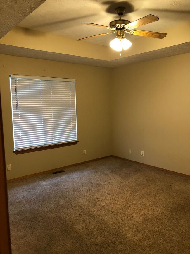 Building Photo - 2 bedroom, 2 bathroom, 2 car garage duplex