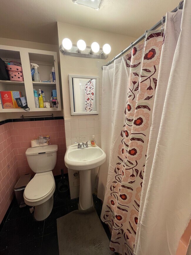 Building Photo - 52 Fenway