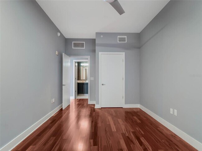 Building Photo - 260 S Osceola Ave