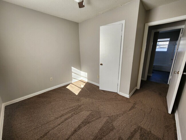 Building Photo - 3 Bedroom / 1 Bathroom Home – West Memphis, AR