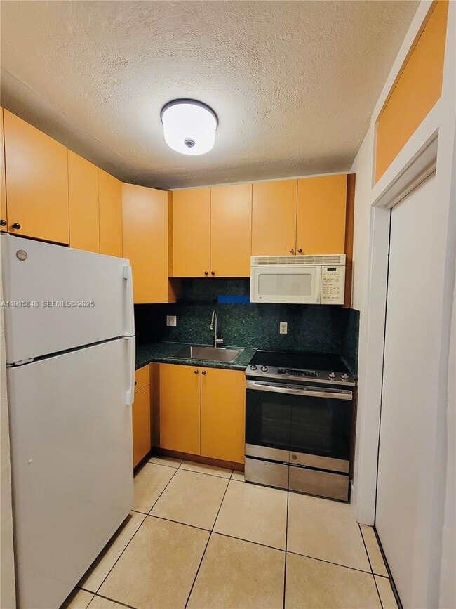 Building Photo - 3690 SW 24th St