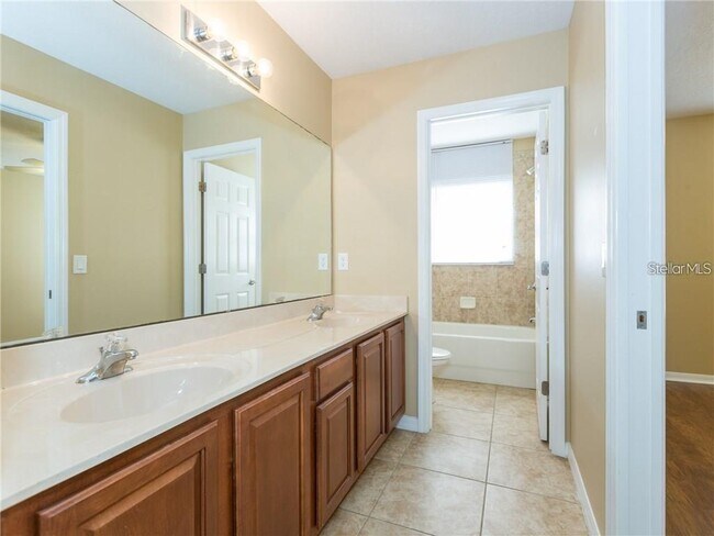 Building Photo - 173 Donner Dr