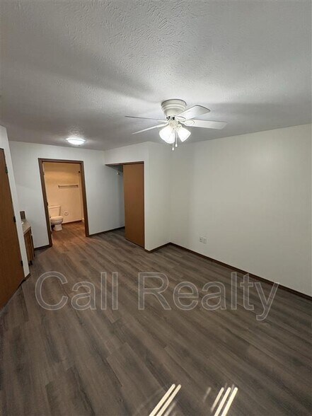 Building Photo - 13424 E Skyview Ave