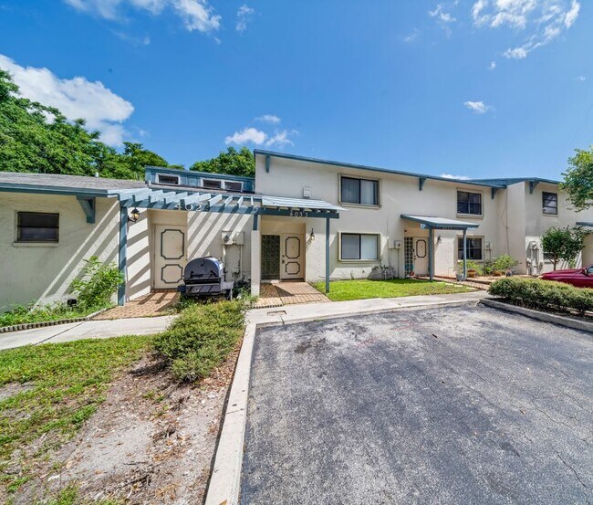 Building Photo - 4033 SW 68th Way