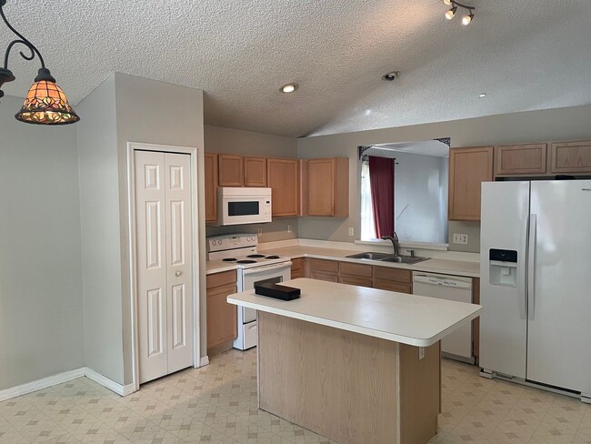 Building Photo - 3-bedroom, 2-bath home features a 2-car garage