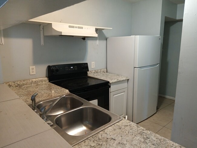 Building Photo - 5214 Via Hacienda Cir