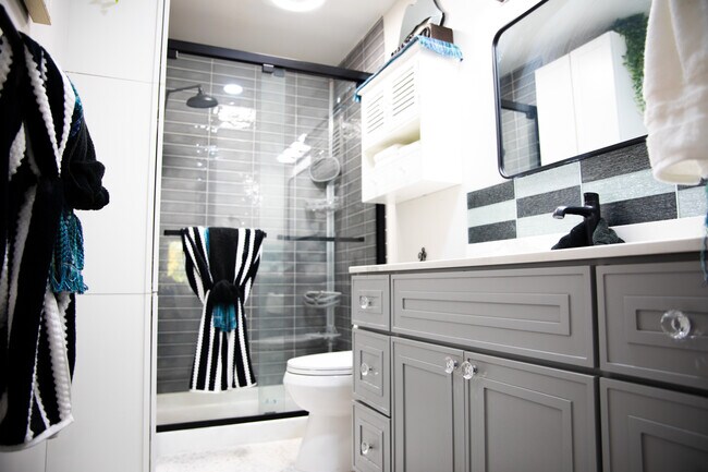 Building Photo - 1405 Kinross Ct