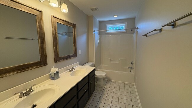 Building Photo - Beautiful and Spacious