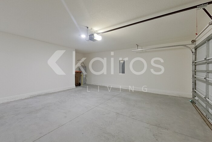 Building Photo - 8614 SW 43rd Ter