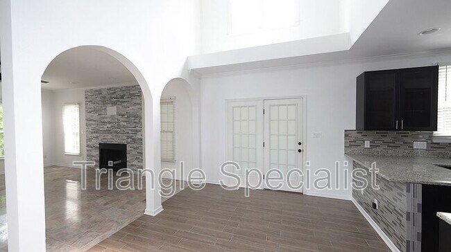 Building Photo - 205 Brook Creek Dr