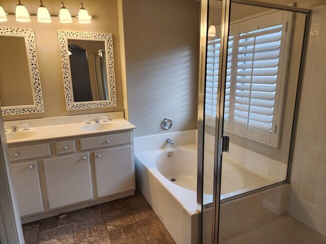 Building Photo - Murrieta 2 Bedroom Townhome + Office, Loft and 2 Car Garage