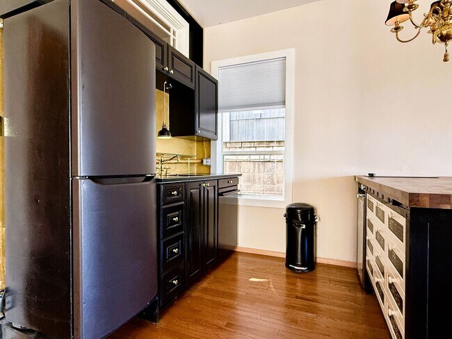 Building Photo - Gorgeous studio for rent in Sausalito!