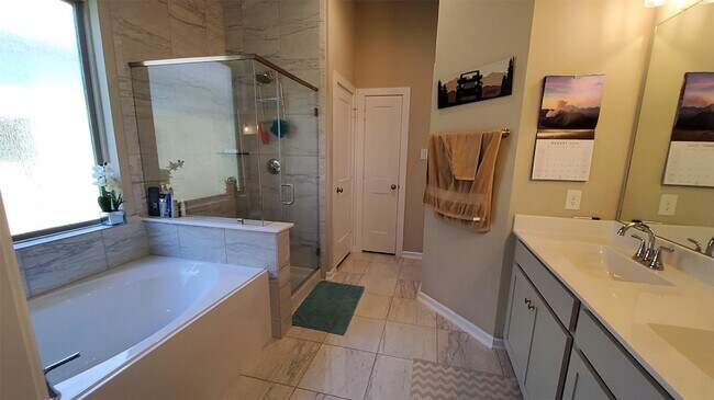 Building Photo - 305 Rise Ln