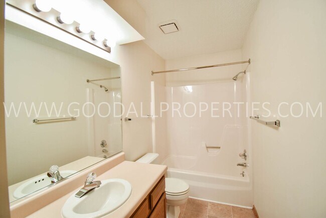 Building Photo - 1104 Prairie View Dr