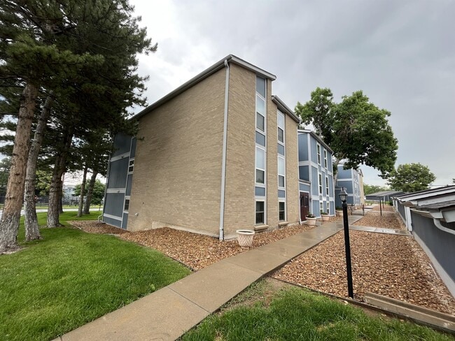 Building Photo - 7342 S Xenia Cir