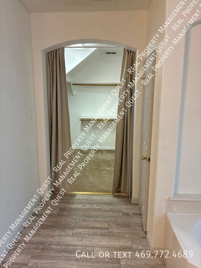 Building Photo - 3731 Edgewood Ct