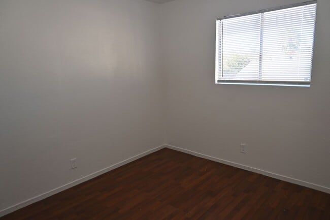 Building Photo - 2301 Stewart Ave #C C