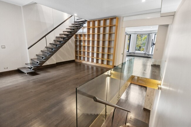 Building Photo - 44 E Cedar St