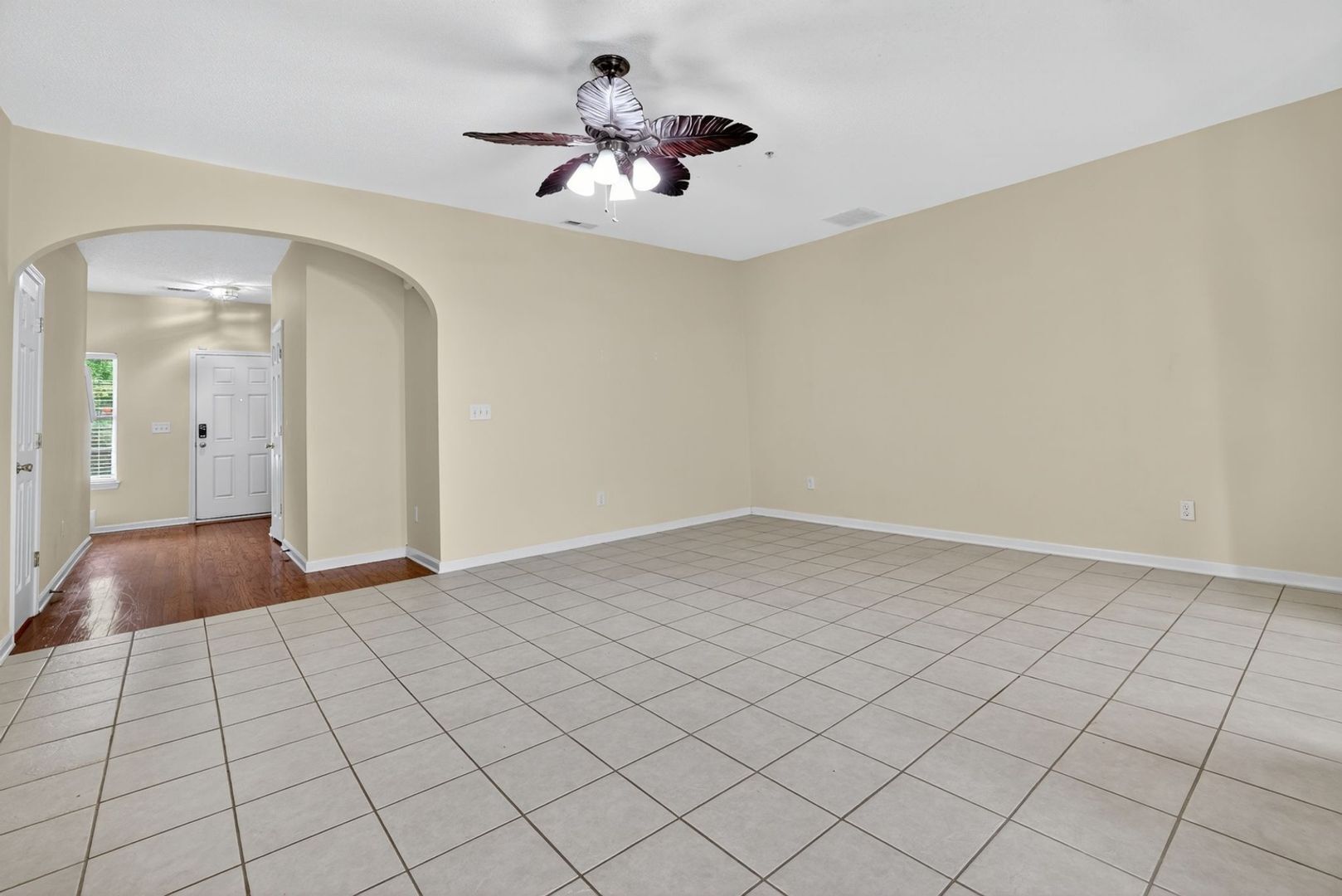 Building Photo - 135 Primrose Dr