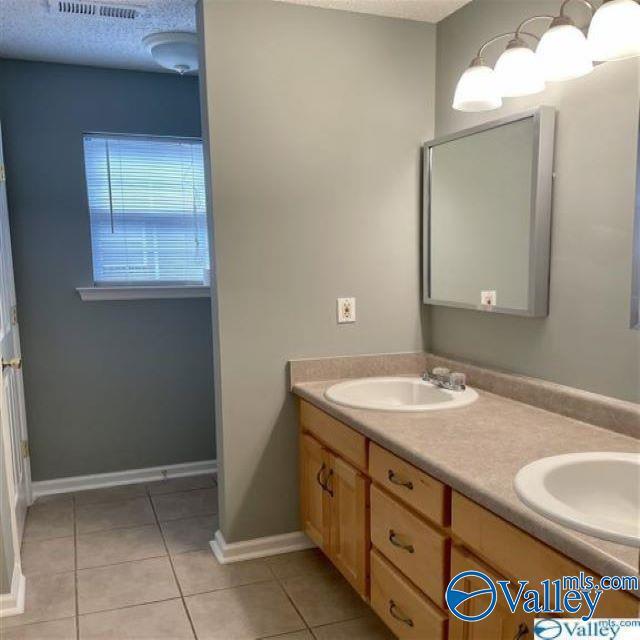 Building Photo - 5309 Frankford Dr SE
