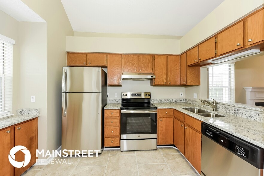 Building Photo - 2013 Valley Dr