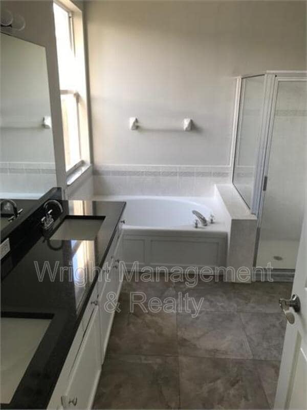 Building Photo - 1414 Loretto Cir