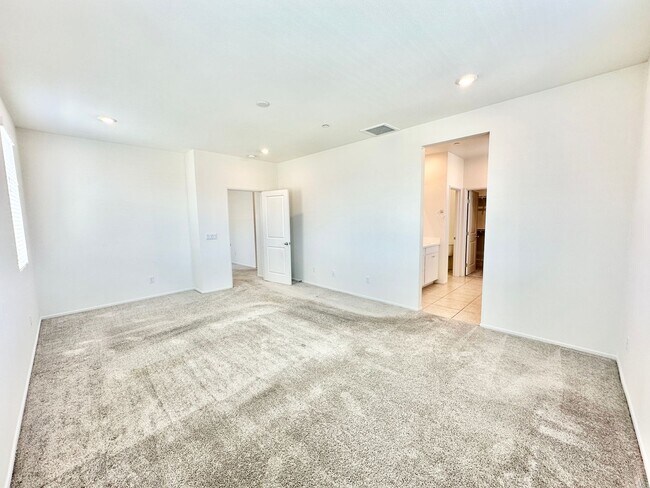 Building Photo - Lovely, Light & Bright, Two-Story, Detached Home in the Desirable Wildgrove Community of Vista!