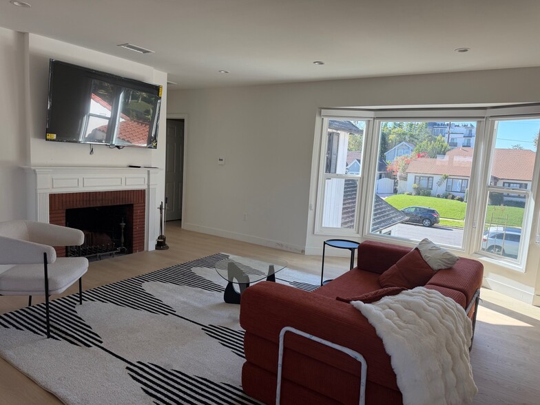 Building Photo - 1546 S Ogden Dr