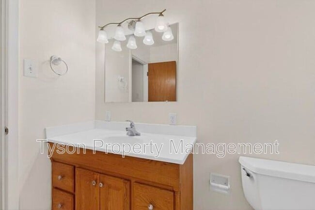 Building Photo - 3503 Montclaire Dr NE