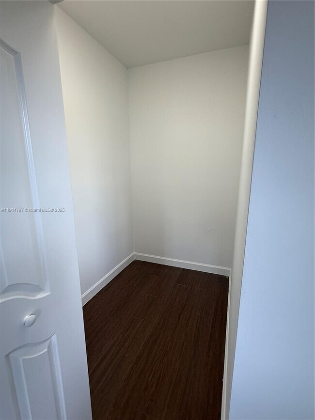 Building Photo - 4157 NE 14th St