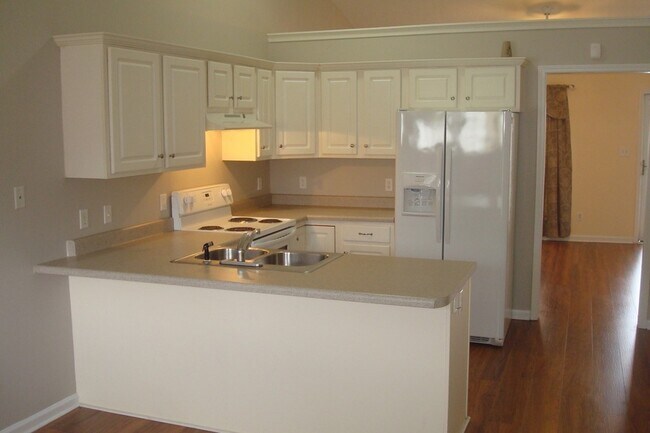 Building Photo - 425 Reavis Ave